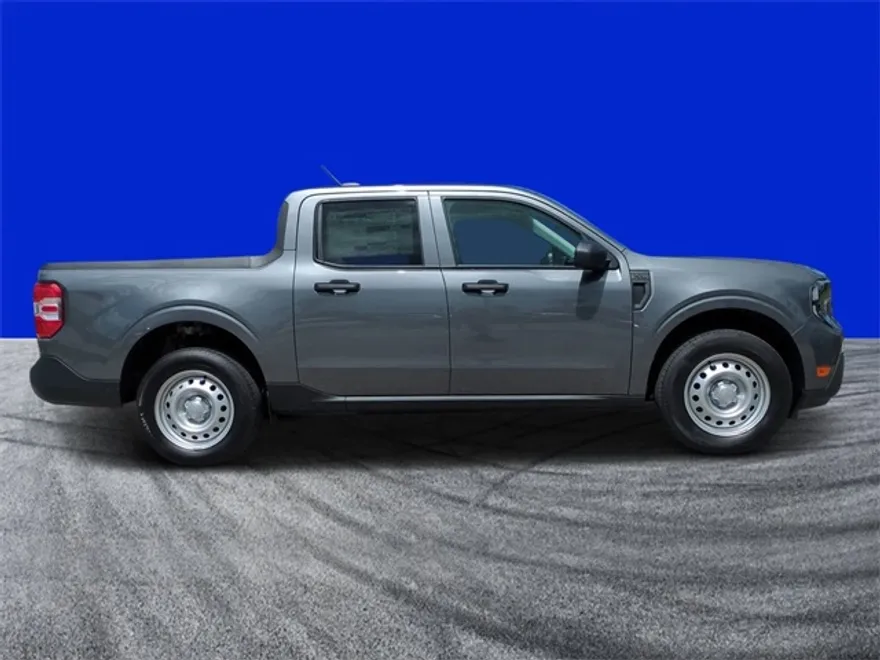 2025 Ford Maverick XL photo 1