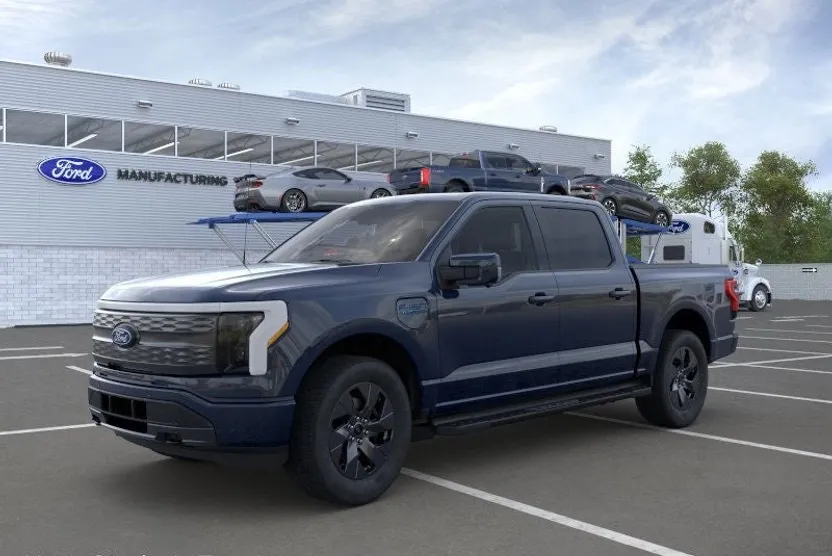 2025 Ford F-150 Lightning Lariat photo 1