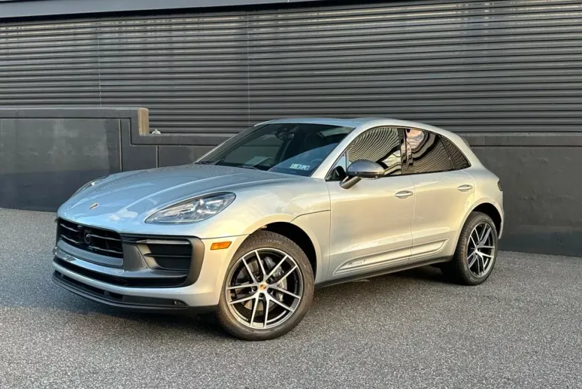 2025 Porsche Macan T photo 1