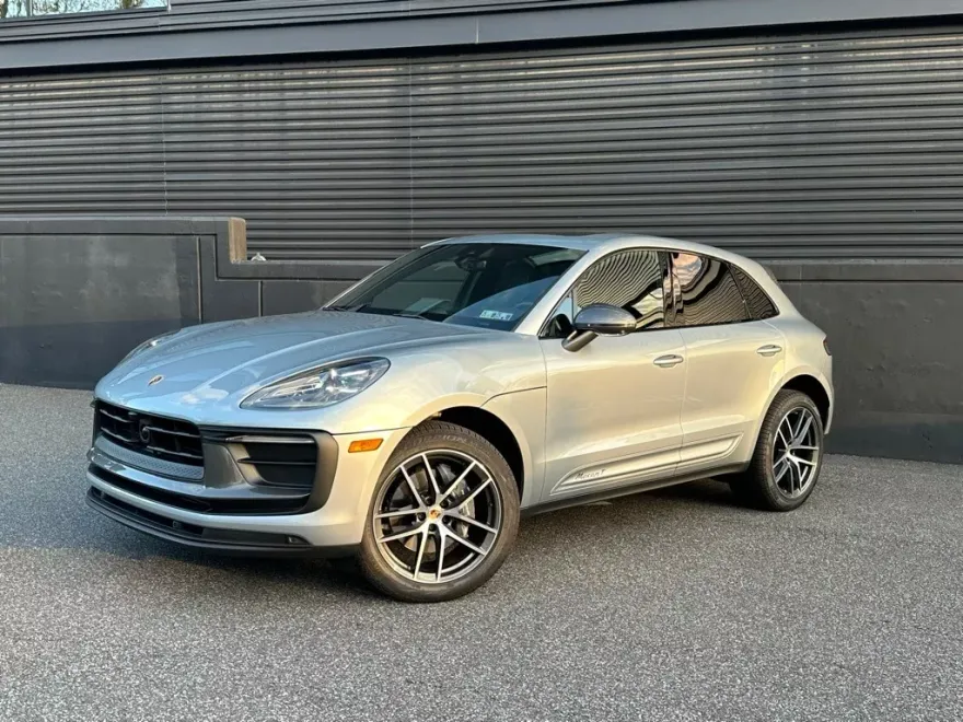 2025 Porsche Macan T photo 1