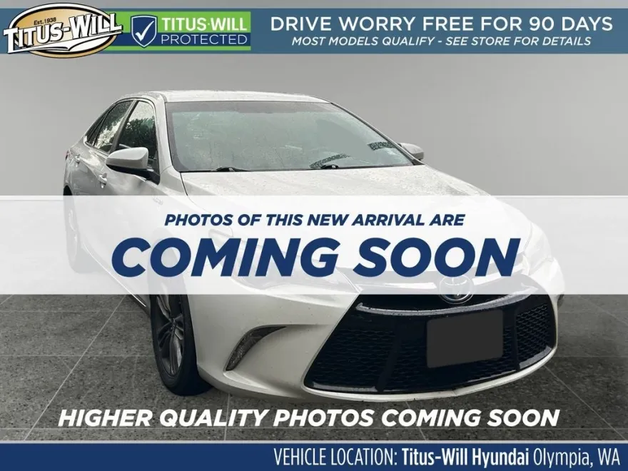 2016 Toyota Camry Hybrid LE photo 1