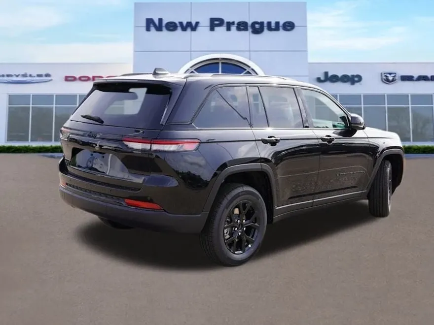 2025 Jeep Grand Cherokee Altitude photo 1