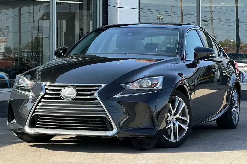 2019 Lexus IS 300 photo 1