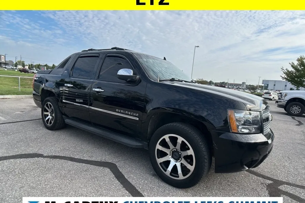 2011 Chevrolet Avalanche LTZ photo 1