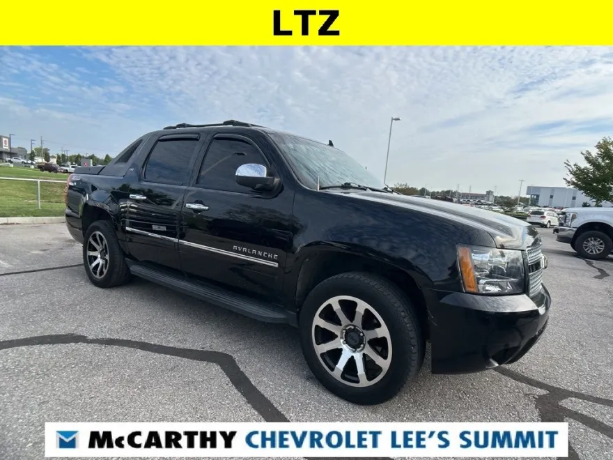 2011 Chevrolet Avalanche LTZ photo 1
