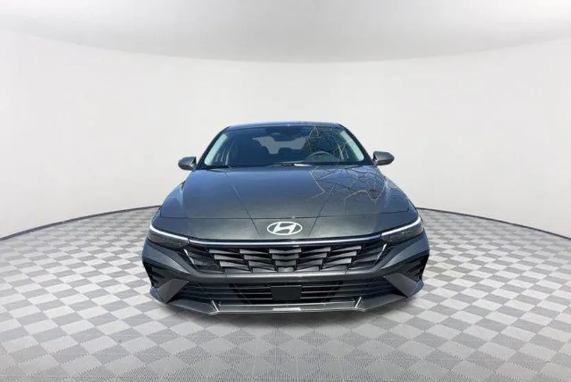 2025 Hyundai Elantra SEL Convenience photo 1