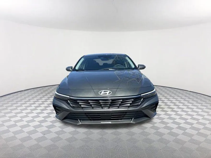 2025 Hyundai Elantra SEL Convenience photo 1