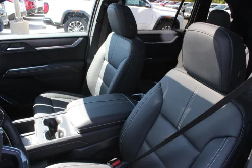 2025 Gmc Acadia Elevation photo 2