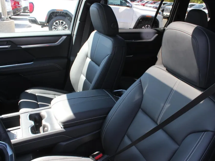 2025 Gmc Acadia Elevation photo 2