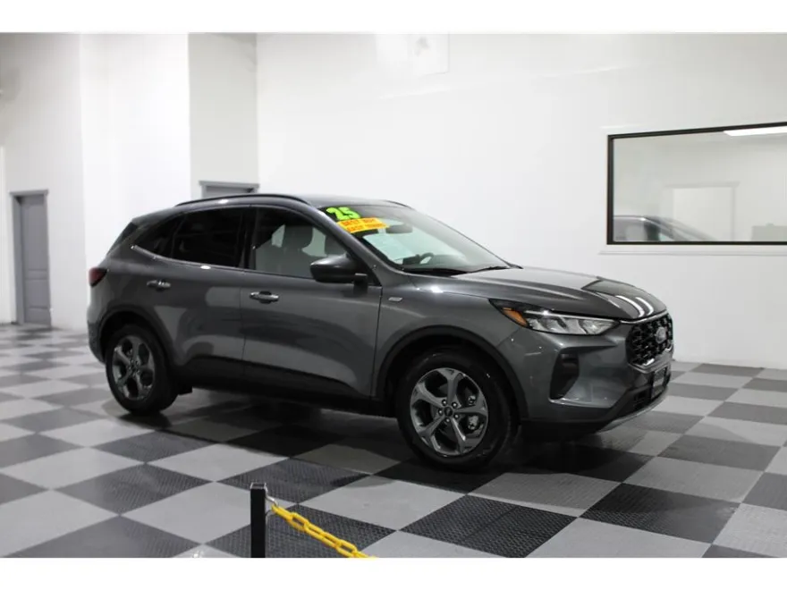 2025 Ford Escape ST-Line Sport photo 1