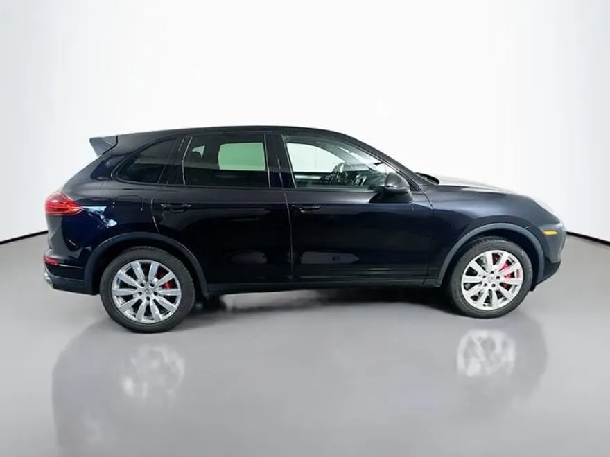 2015 Porsche Cayenne Turbo photo 1