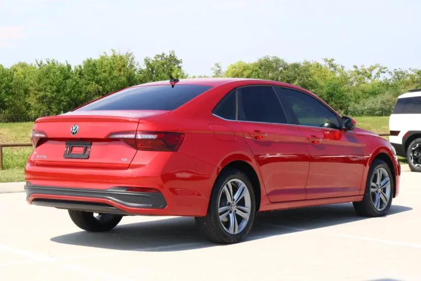 2023 Volkswagen Jetta SE photo 1