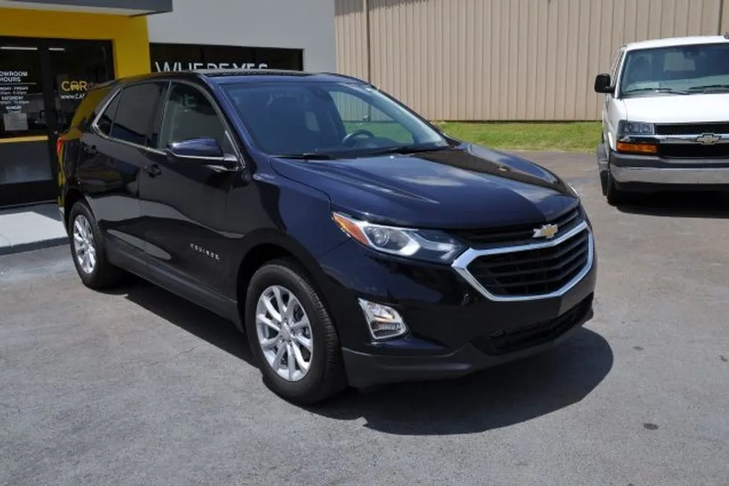 2020 Chevrolet Equinox LT photo 1