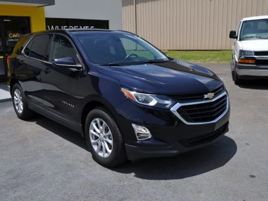 2020 Chevrolet Equinox LT photo 1