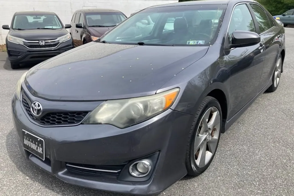 2014 Toyota Camry SE photo 1