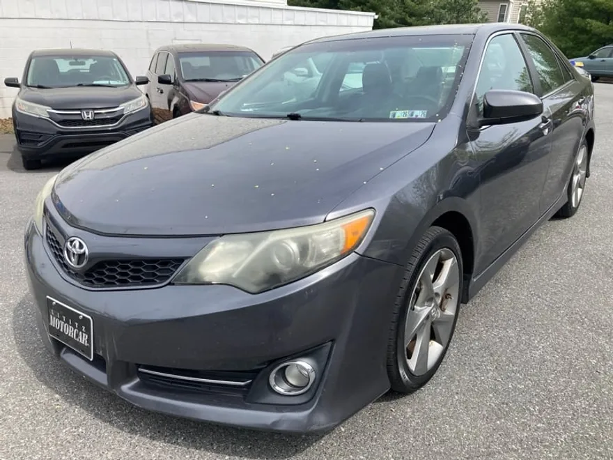 2014 Toyota Camry SE photo 1