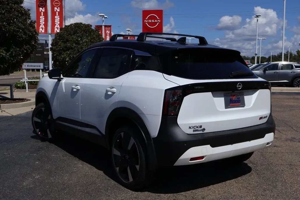2026 Nissan Kicks SR photo 1