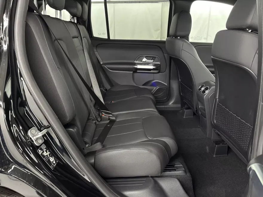 2025 Mercedes Benz GLB 250 photo 1