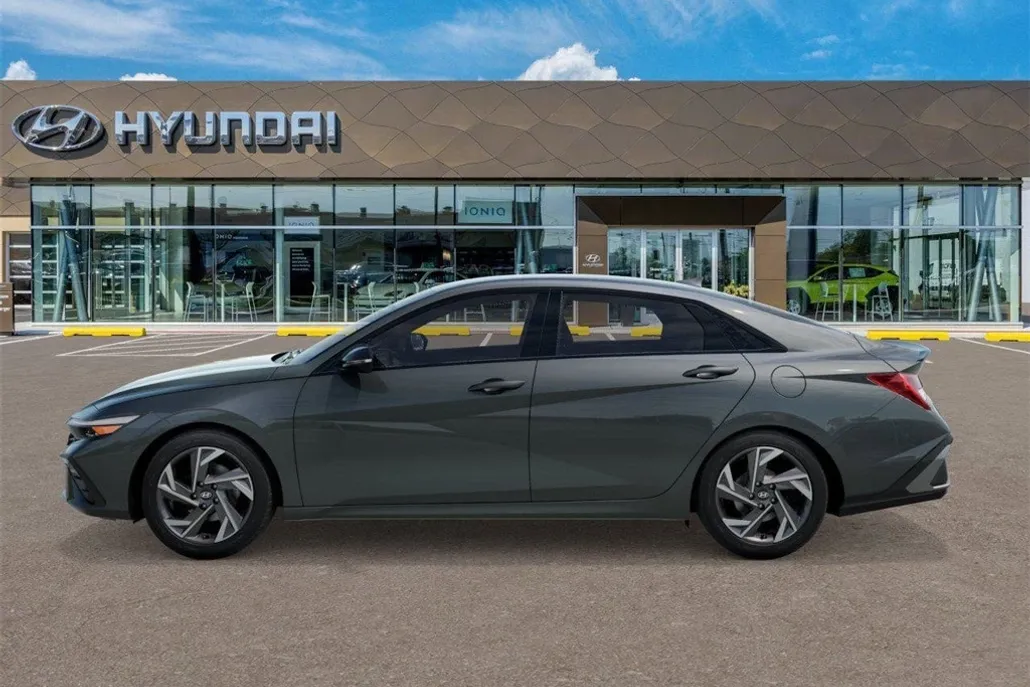 2025 Hyundai Elantra SEL Sport photo 1