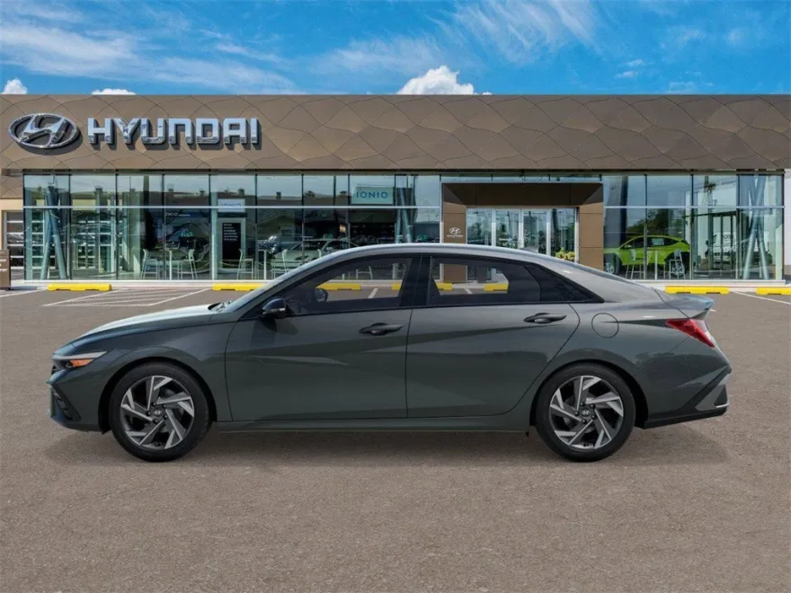 2025 Hyundai Elantra SEL Sport photo 1