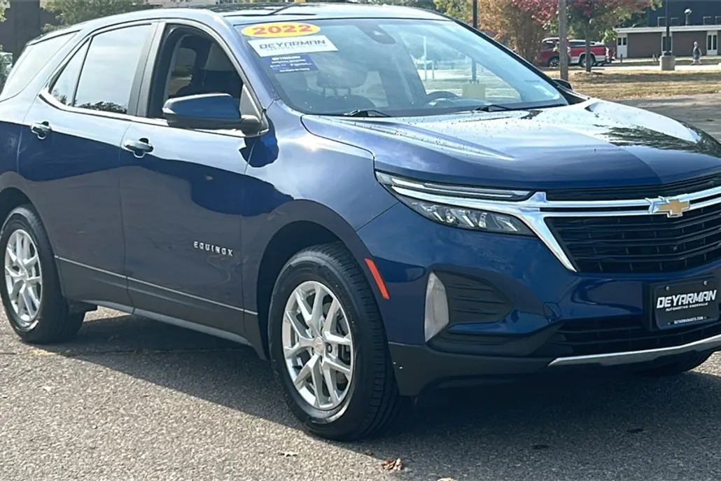 2022 Chevrolet Equinox LT photo 1