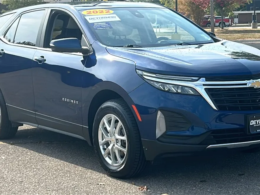 2022 Chevrolet Equinox LT photo 1