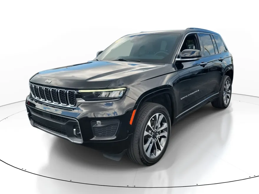 2024 Jeep Grand Cherokee Overland photo 1