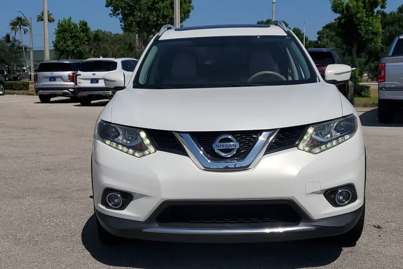 2014 Nissan Rogue SL photo 1