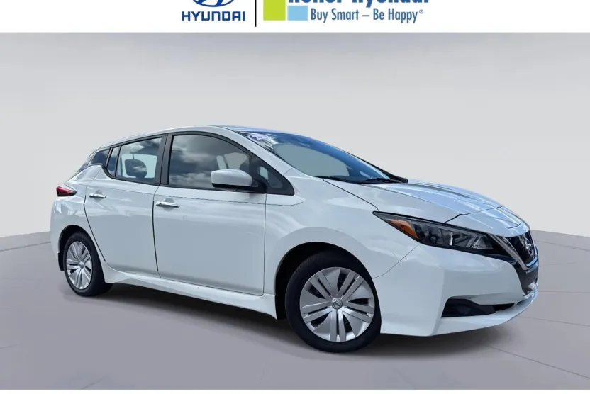 2022 Nissan Leaf S photo 1