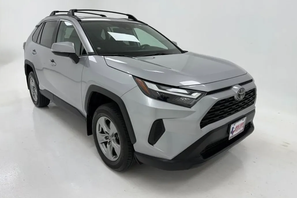 2024 Toyota RAV4 XLE photo 1