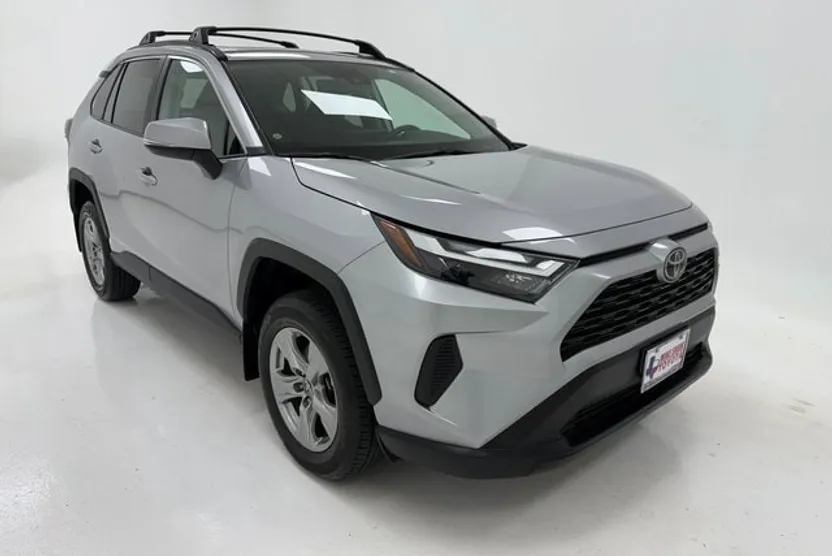 2024 Toyota RAV4 XLE photo 1