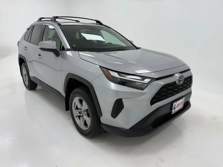2024 Toyota RAV4 XLE photo 1