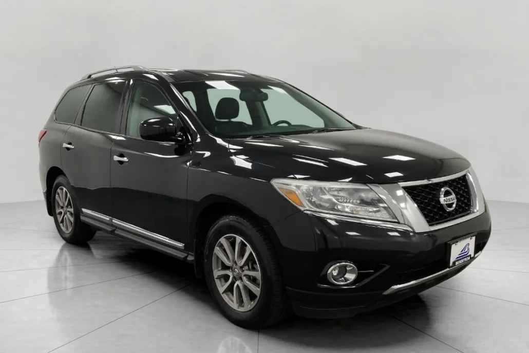 2016 Nissan Pathfinder SL photo 1