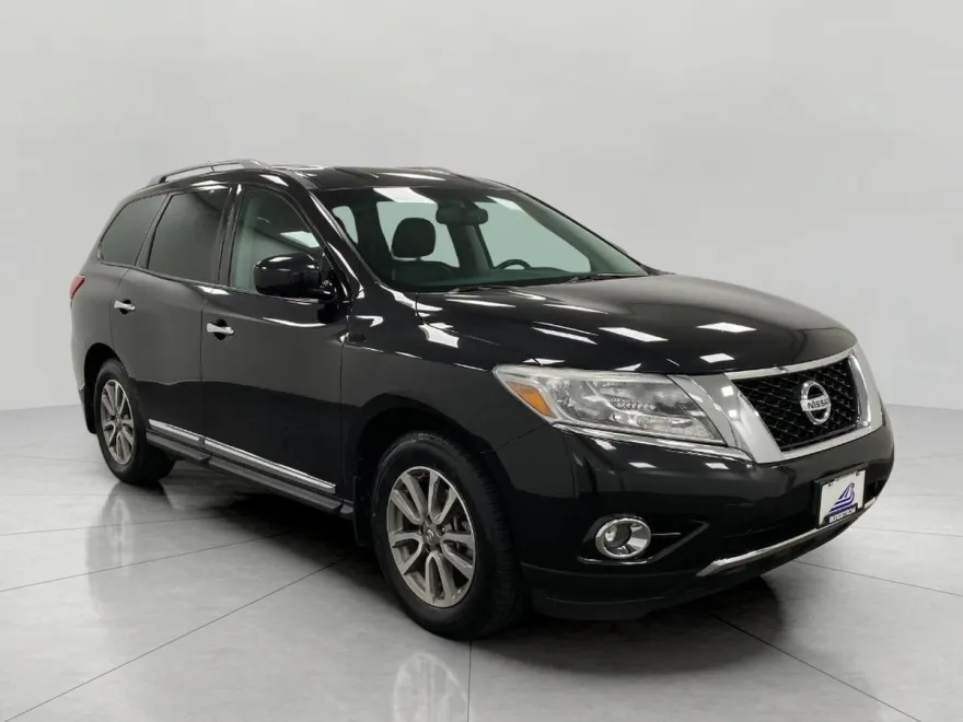 2016 Nissan Pathfinder SL photo 1