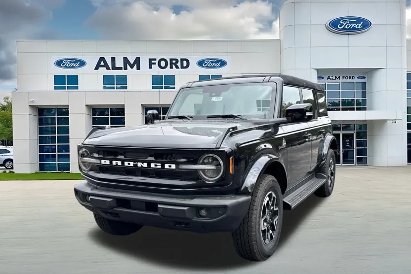 2025 Ford Bronco Outer Banks photo 1