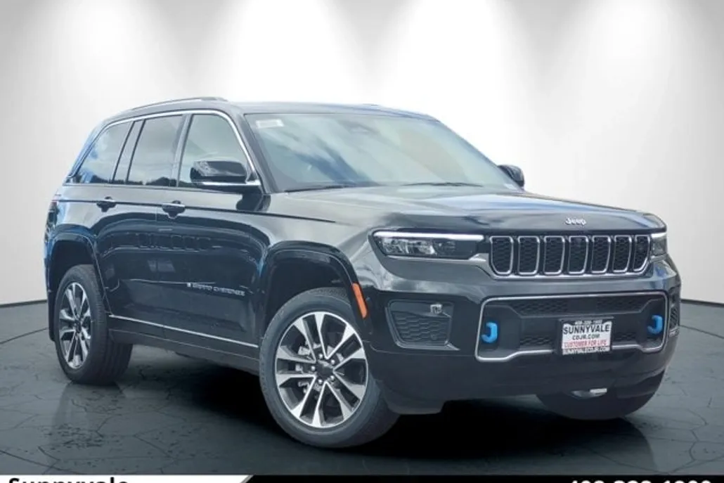 2023 Jeep Cherokee 4xe Overland photo 1