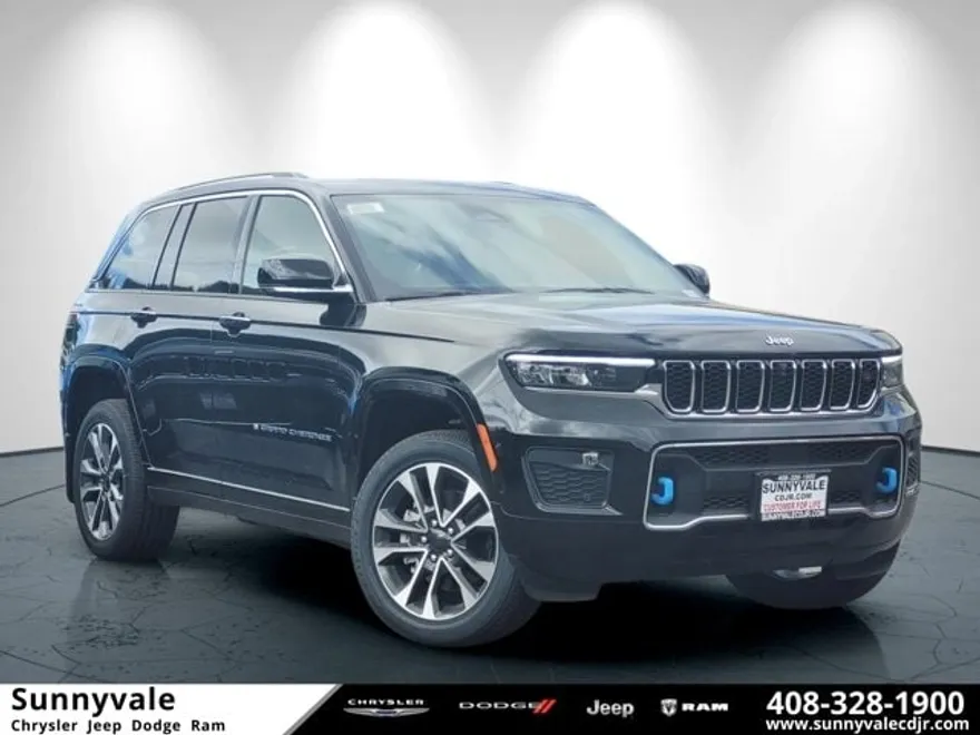 2023 Jeep Cherokee 4xe Overland photo 1