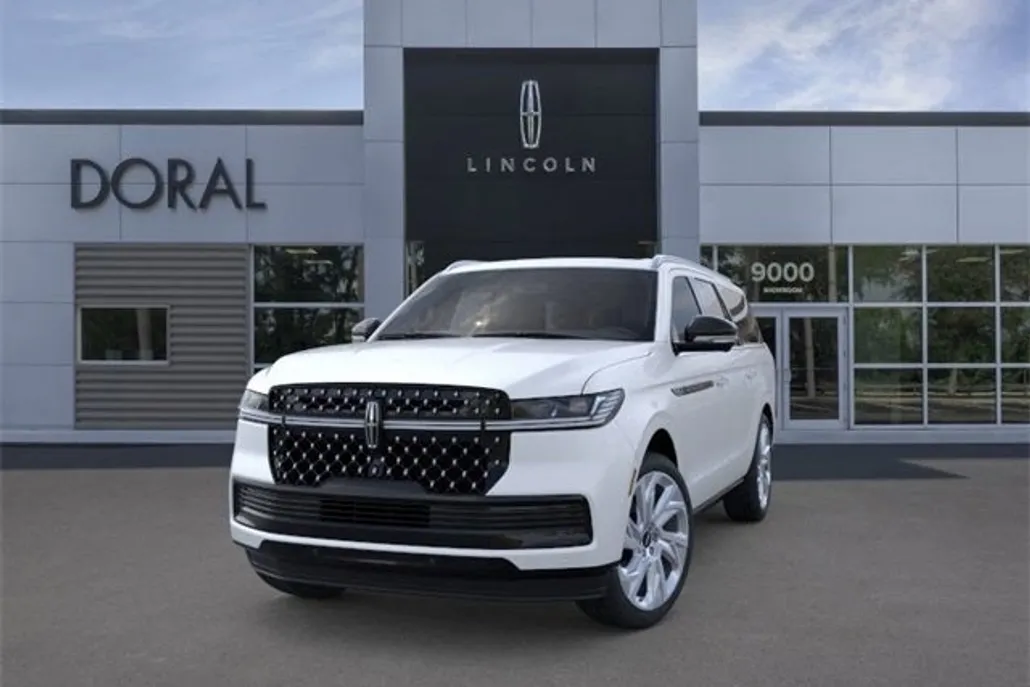 2025 Lincoln Navigator Black Label photo 1