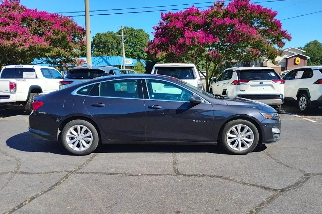2023 Chevrolet Malibu 1LT photo 1