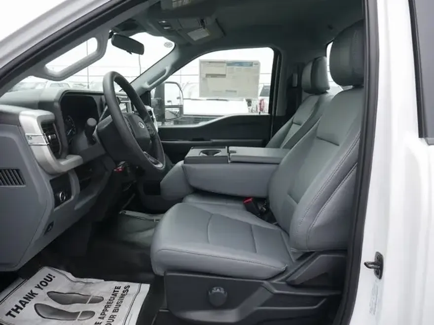2025 Ford F-450 photo 1