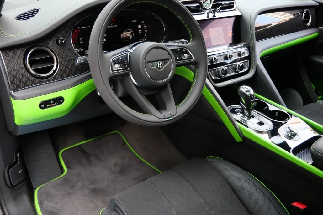 2025 Bentley Bentayga S photo 1