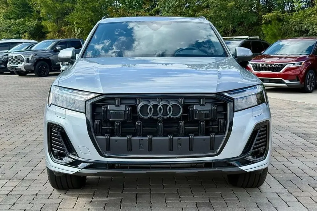 2025 Audi Q7 45 Premium Plus photo 1