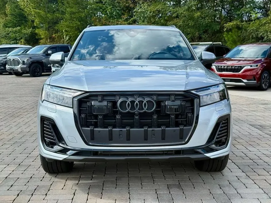 2025 Audi Q7 45 Premium Plus photo 1