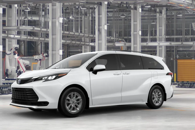 2025 Toyota Sienna LE photo 1