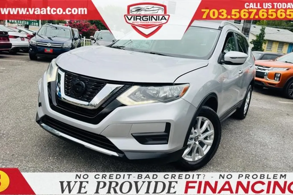 2017 Nissan Rogue SV photo 1