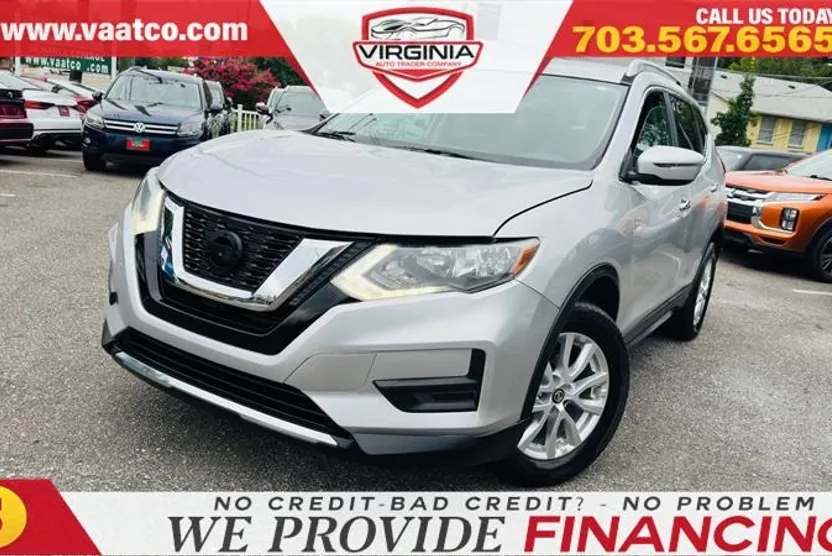 2017 Nissan Rogue SV photo 1