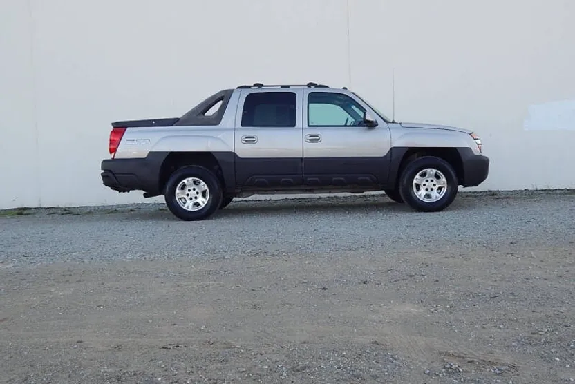2004 Chevrolet Avalanche photo 1