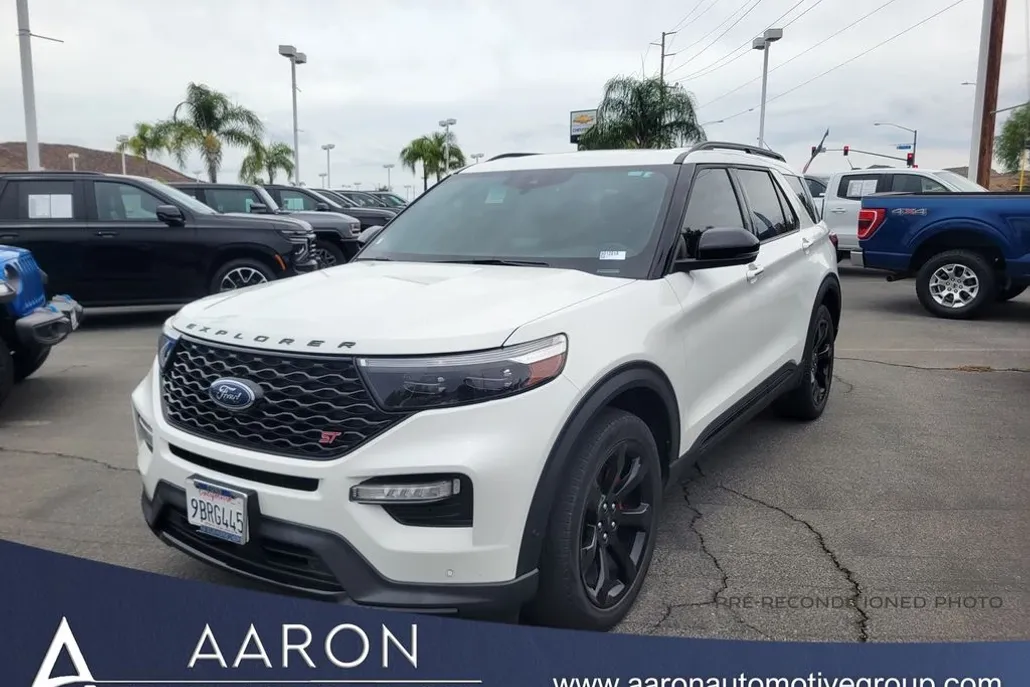 2022 Ford Explorer ST photo 1