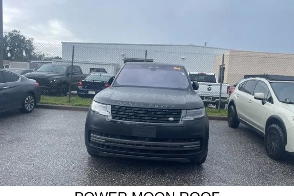 2023 Land Rover Range Rover SE photo 1