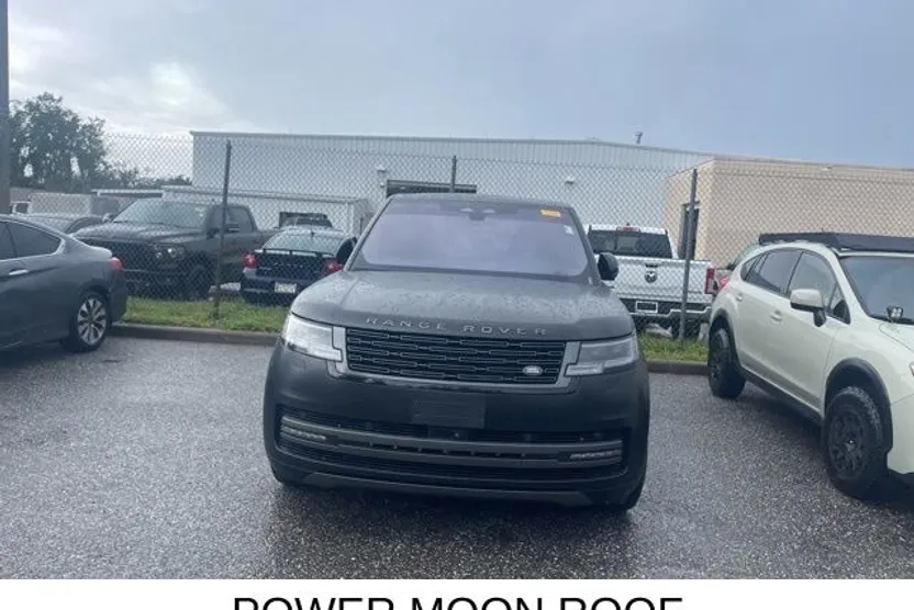 2023 Land Rover Range Rover SE photo 1